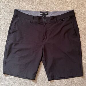 Mens Travis Mathew 9” Golf Shorts Size 38